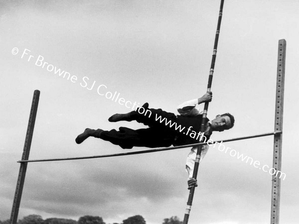 SPORTS POLE VAULT